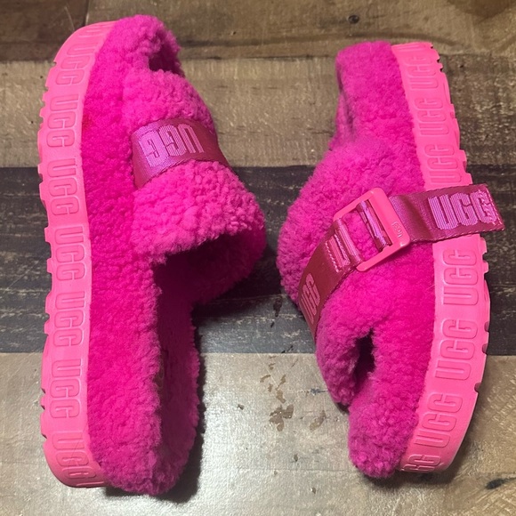 UGG Fluffita Slide Sandals - Picture 5 of 7